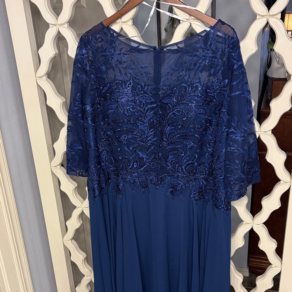 Elegant Navy Blue Lace Evening Dress